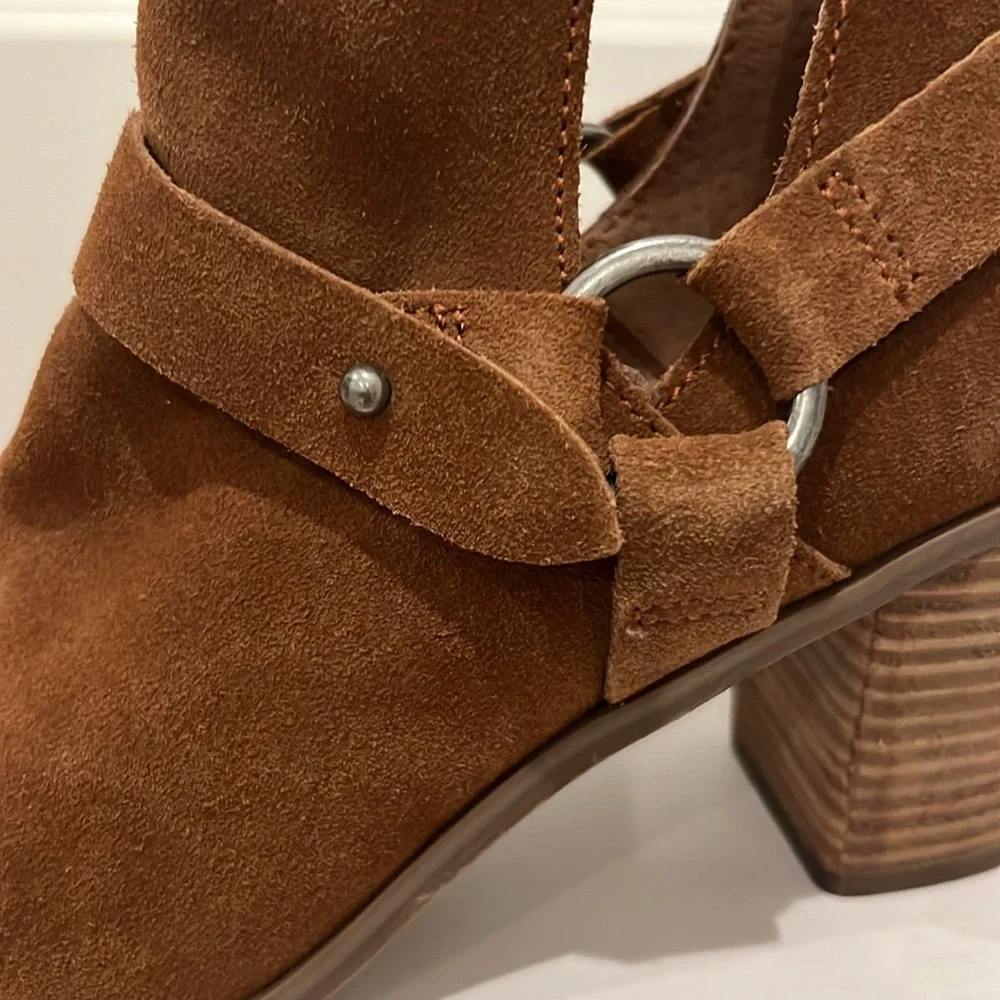 Crown Vintage suede open